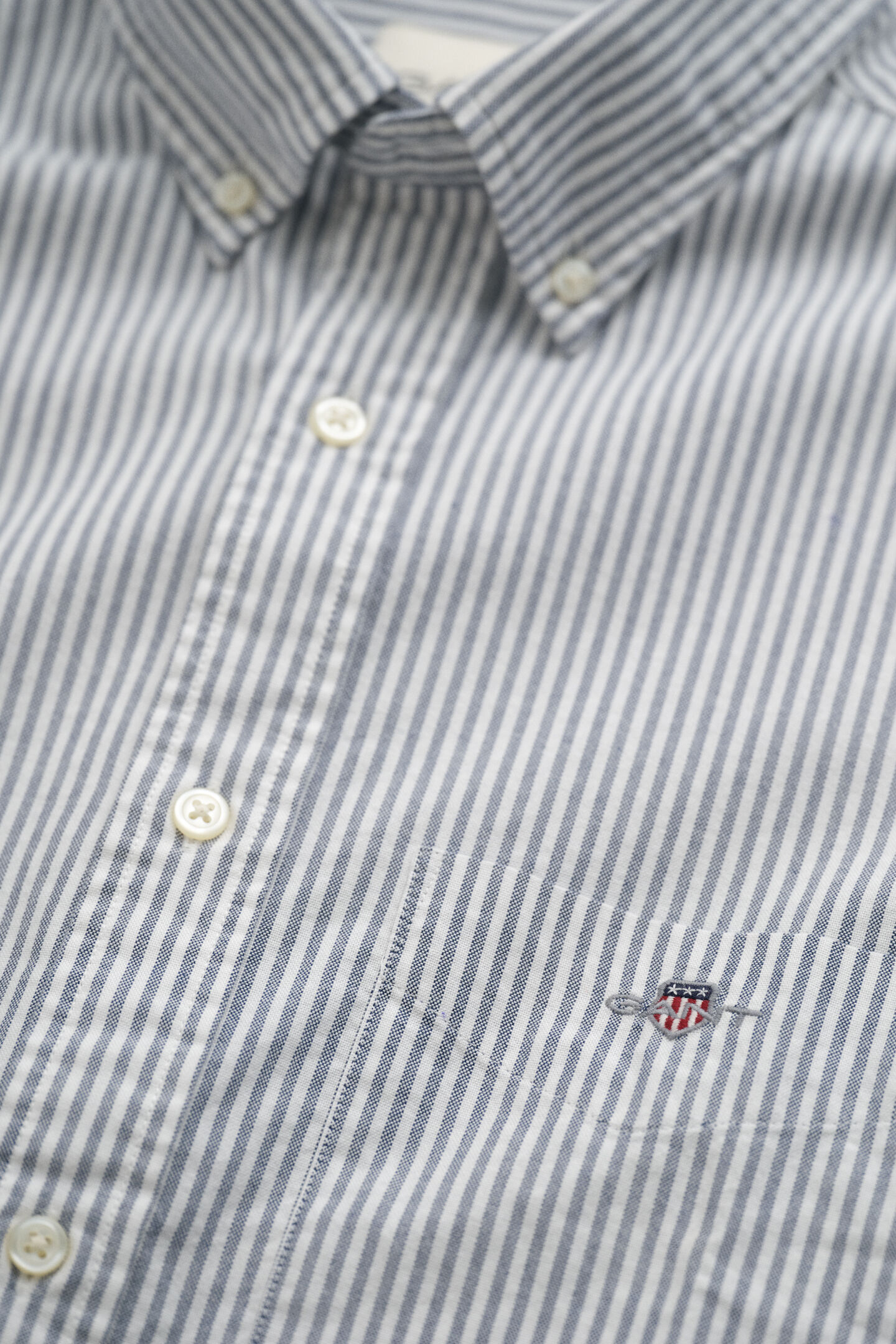 Camisa Oxford cl&aacute;sica de rayas finas