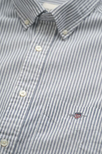 Camisa Oxford cl&aacute;sica de rayas finas