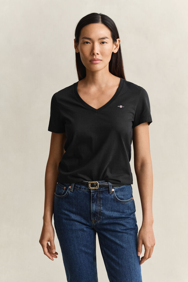 Camiseta Shield con cuello de pico