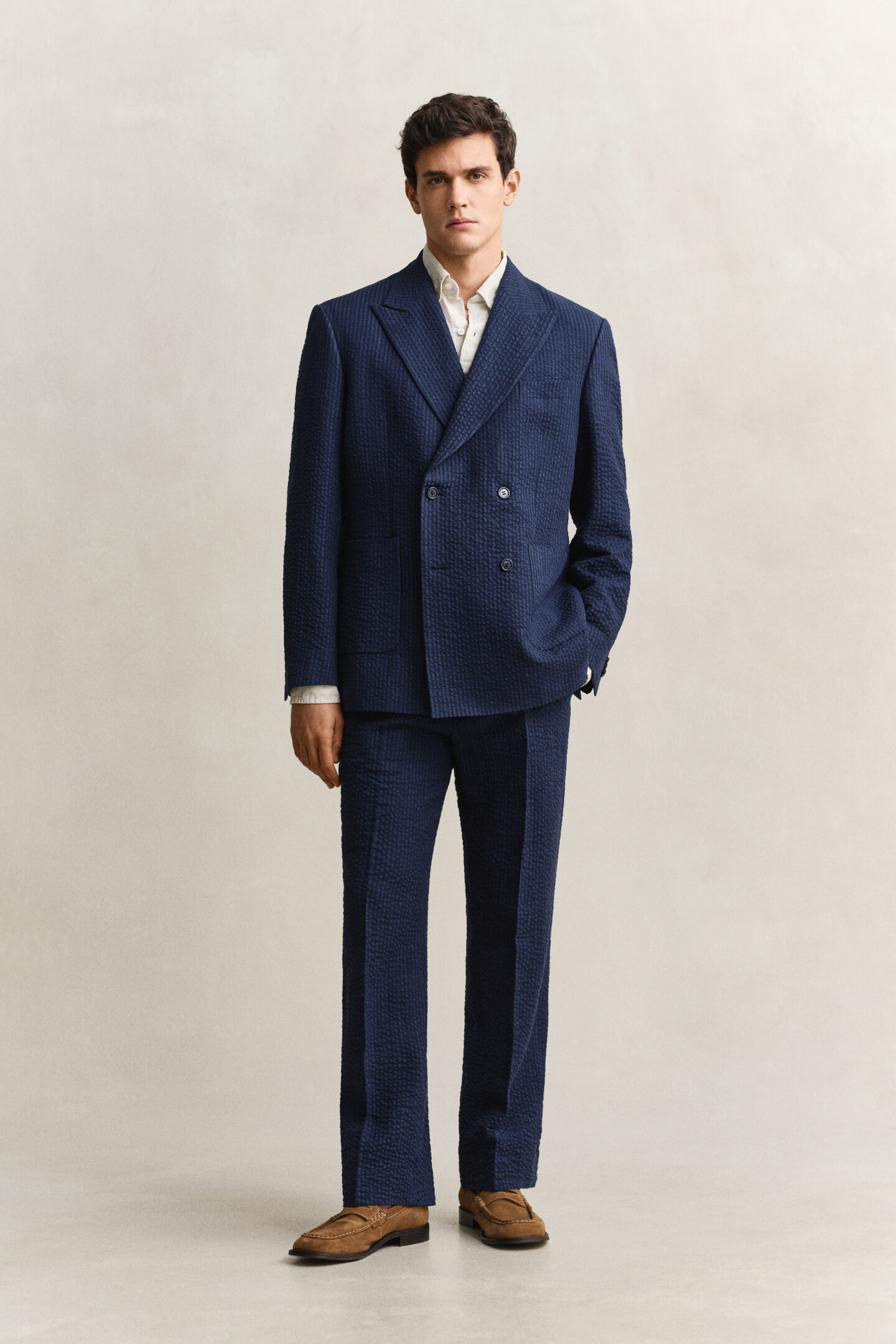 Pantalones de traje en sirsaca a&ntilde;il
